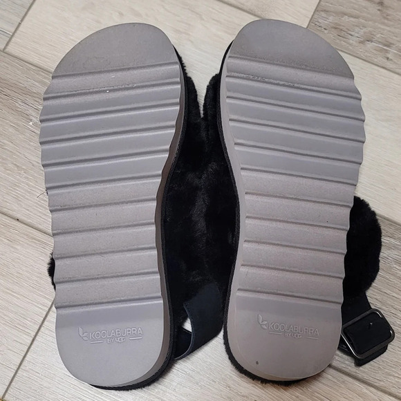 Koolaburra by UGG fuzzee flat sandal/slides with strap - Picture 4 of 4